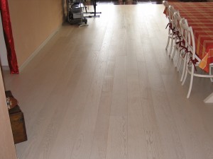 pavimento parquet chiaro